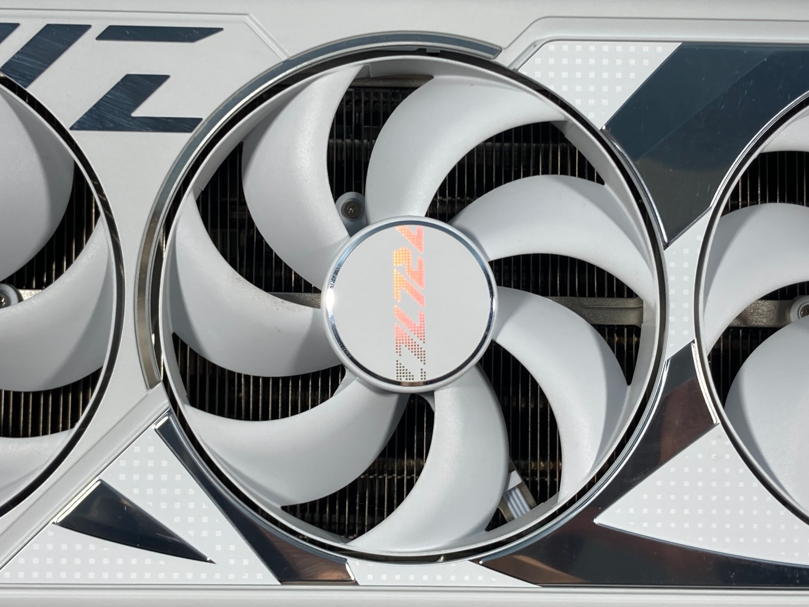 BH 2 GET 1 オファー ASUS ROG Strix - Graphics Card 24Gb Gddr6X のレビューと価格